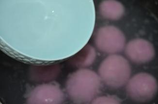 水再度烧开后加入一碗冷水