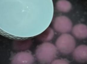 水再度烧开后加入一碗冷水
