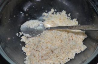 抓捏均匀，馅料包完汤圆后要剩一点馅料最好做汤。