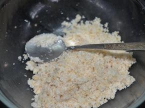 抓捏均匀，馅料包完汤圆后要剩一点馅料最好做汤。