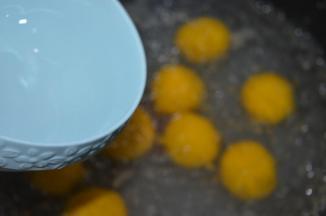 水再度烧开后加入一碗冷水