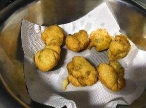 闻到香味了吗？移到盆子里，吸去多余油