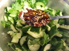 辣椒油一汤匙。