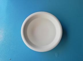 温水倒入碗里