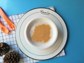 稀释好的花生酱倒入米粉糊里