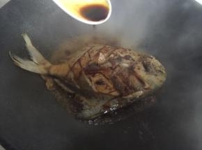 生抽老抽也倒入