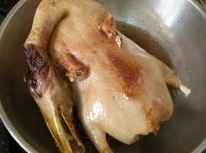 继续煎至其他面都变黄。