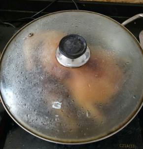 然后加盖焖40分钟左右。