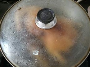 然后加盖焖40分钟左右。