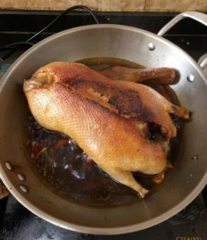 再翻面一次，加盖焖20分钟左右即可出锅。