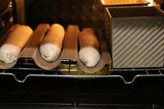 东菱烤箱38度，60分钟，低放一碗热开水，帮助面包发酵，