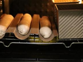 东菱烤箱38度，60分钟，低放一碗热开水，帮助面包发酵，