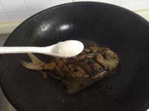 来一勺细砂糖调味