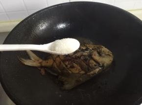 来一勺细砂糖调味