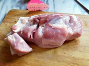 买的黑毛猪的猪肉特别香，可以根据个人喜欢来选肉，比如你喜欢吃五花肉，或者精肉都可以。