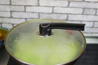 加盖，焖两分钟