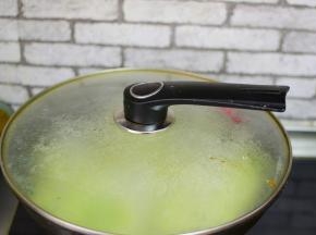 加盖，焖两分钟