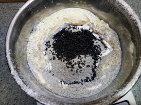 加入熟的黑芝麻