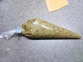 装入裱花袋，放入冰箱冷藏2小时