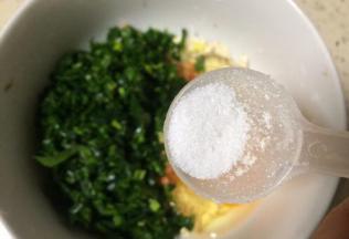 放入适量调味盐