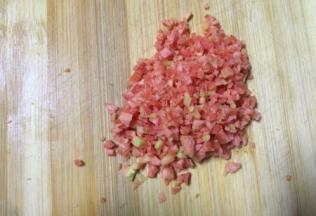 红萝卜去皮切粒