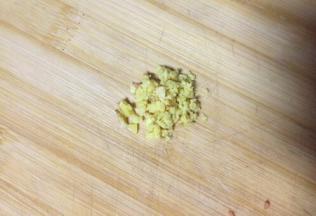 老姜且末放入燕麦碗里