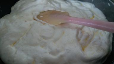 棉花糖融化后和黄油充分搅拌均匀