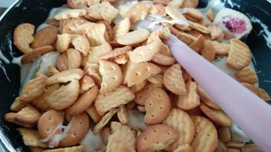 加入花生和饼干