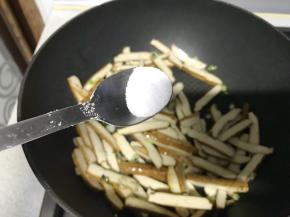 加入半小匙盐。