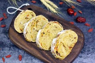 稍放凉后即可切开食用。