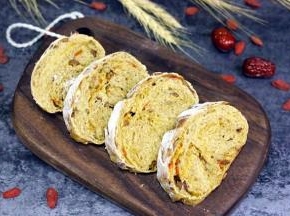 稍放凉后即可切开食用。