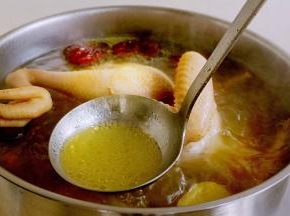 撇去油脂，煮一小时