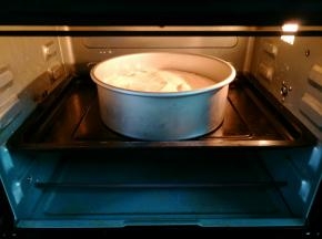 放入预热好的烤箱130度烤30分钟，转150度再烤30分钟，每个烤箱脾气不一样 ，时间温度仅供参考