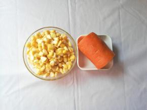 食材准备:胡萝卜85克、玉米粒15
