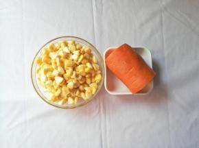 食材准备:胡萝卜85克、玉米粒15