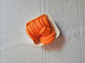 胡萝卜去皮切片