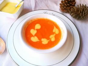 用牙签顺着玉米泥划一圈就会划出爱心，做好即可食用