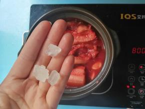 再加入冰糖煮15分钟出锅