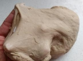 揉面至出现粗膜状态