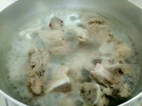 排骨冷水下锅煮开掉血水