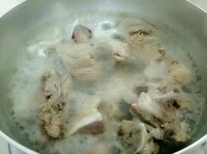 排骨冷水下锅煮开掉血水