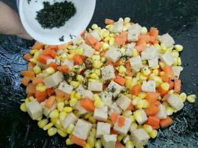 出锅前加入芝麻粉