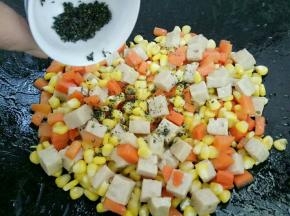 出锅前加入芝麻粉