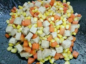 加入芝麻粉后关火，翻均匀就可以了