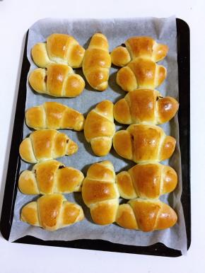 出炉后放在晾架上晾凉即可装进保鲜袋放在室温保存！