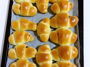 出炉后放在晾架上晾凉即可装进保鲜袋放在室温保存！