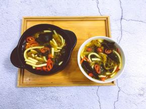 煮熟土豆粉放入碗中