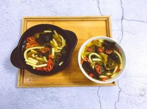 煮熟土豆粉放入碗中