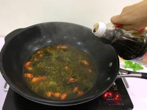 加适量生抽调味