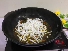 煮开后放入土豆粉